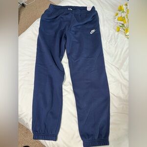 Nike Men’s Standard Fit Taper Leg Regular Length Sweatpants